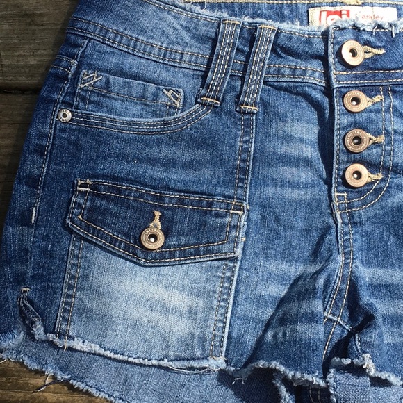 Lei Button Up Jean Shorts Junior Size 1 - Picture 2 of 6